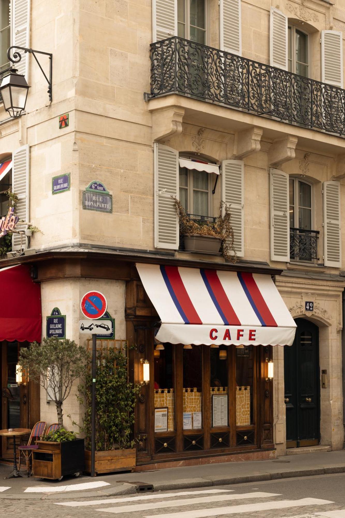 Des Grands Voyageurs Hotel 4*